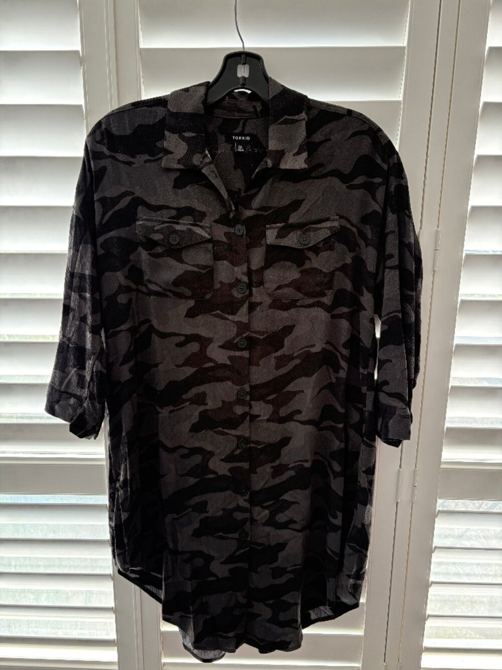 Torrid Black/Grey Camo Shirt/Shacket Size 00